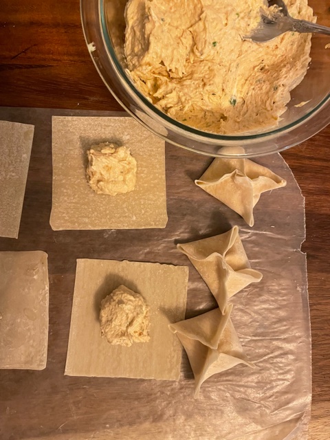 making crab rangoon